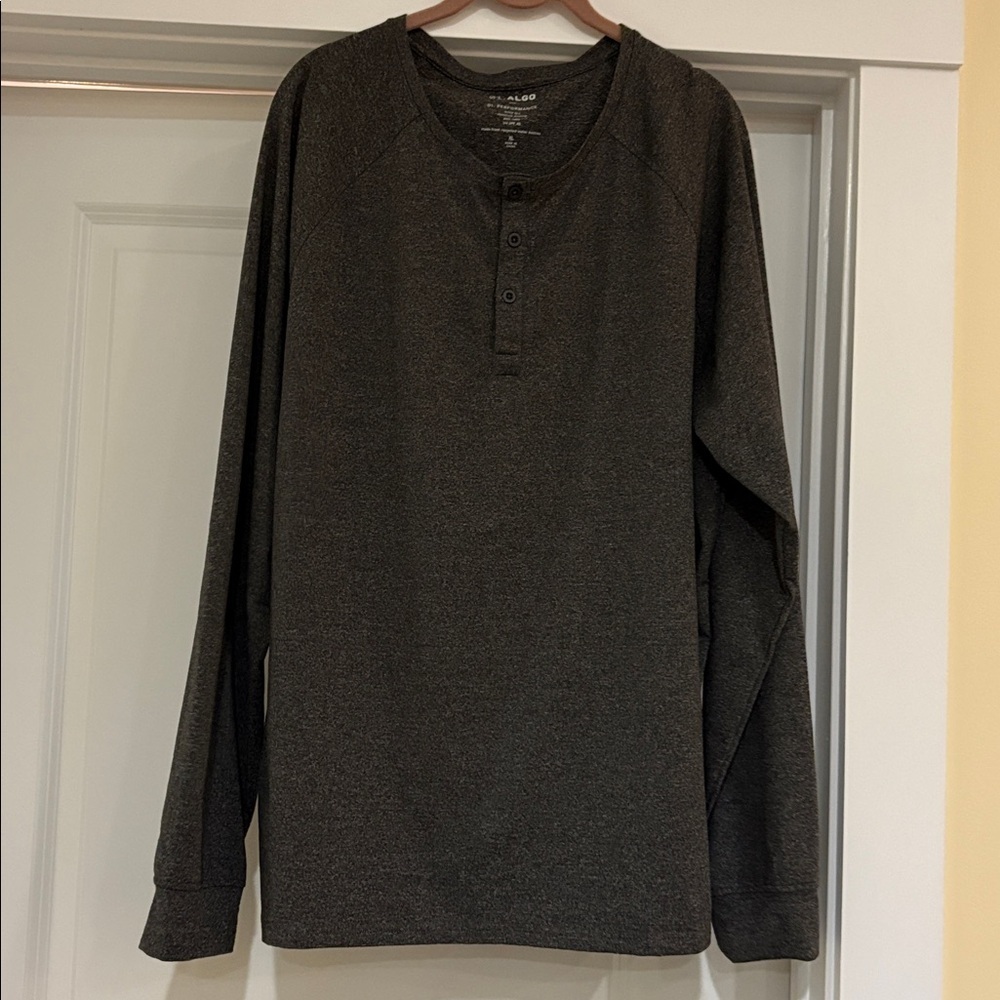 01.Algo Men’s Performance Henley. XL. Dark gray.
